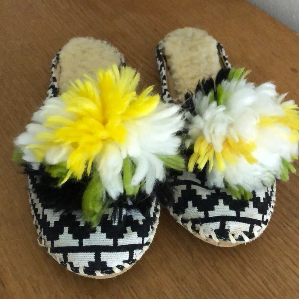 Incredible suede cotton pouf slippers size 8